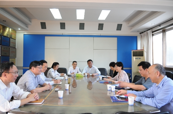 蕪湖縣人大常委會(huì)黨組書記、主任楊文玲一行來(lái)舜龍公司調(diào)研